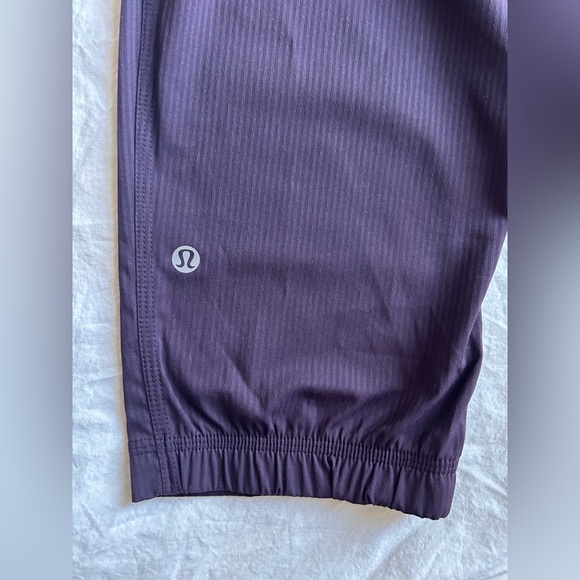 NWT Lululemon Dance Studio Crop II Black Cherry Size 4 - Picture 9 of 12